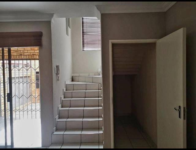 2 BEDROOM TOWNHOUSE FOR SALE IN FLORENTIA